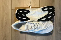 A look at the bottom of the Topo Athletic Men's Cyclone 2