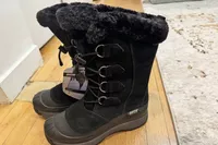 A pair of Baffin Chloe Womenâs Boots