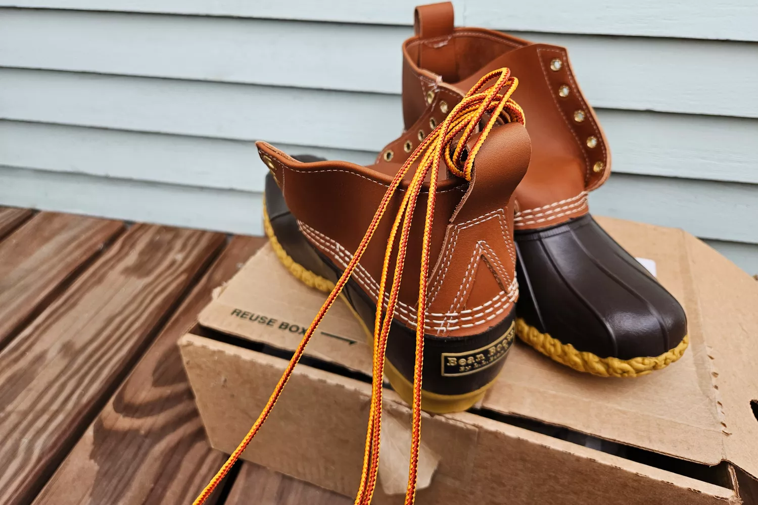 The L.L. Bean Women's 6in Bean Boots on the box