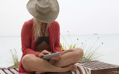 woman with stomach rolls sitting down
