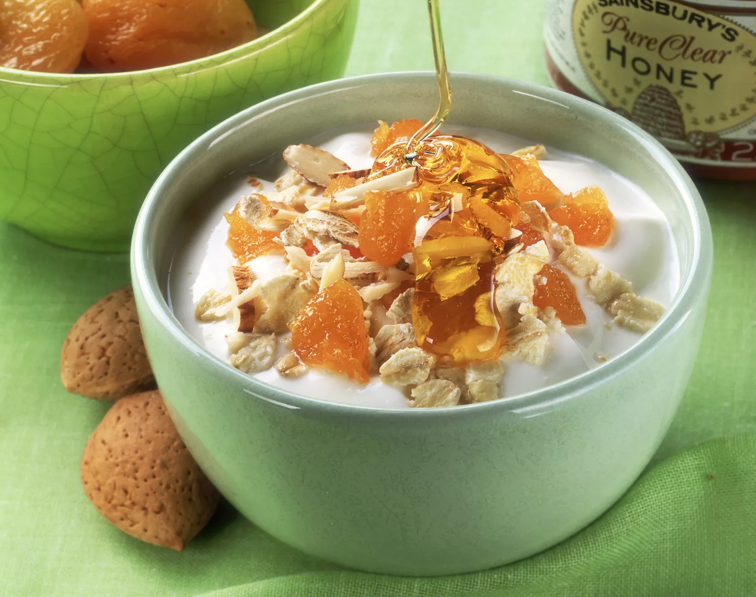 Yoghurt with dried apricots, rolled oats &amp; honey